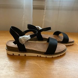Cloudwalkers by Avenue Black Strap Sandal